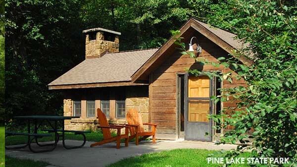 A wooden studio family cabin at Pine Lake State Park